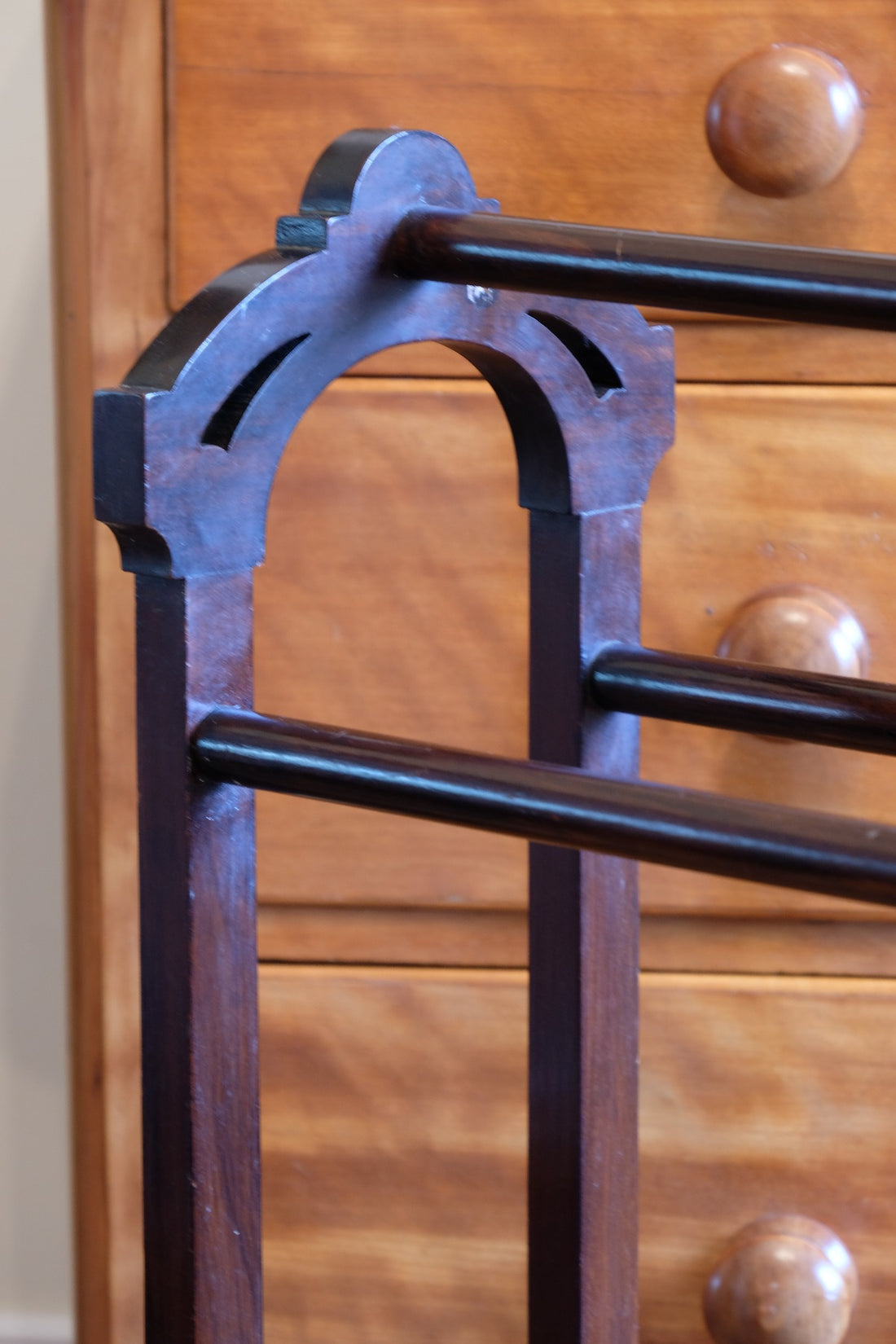 fret work - rosewood inlay base on the Victorian Inlaid Rosewood Towel Rail Clothes Horse Antique Stand