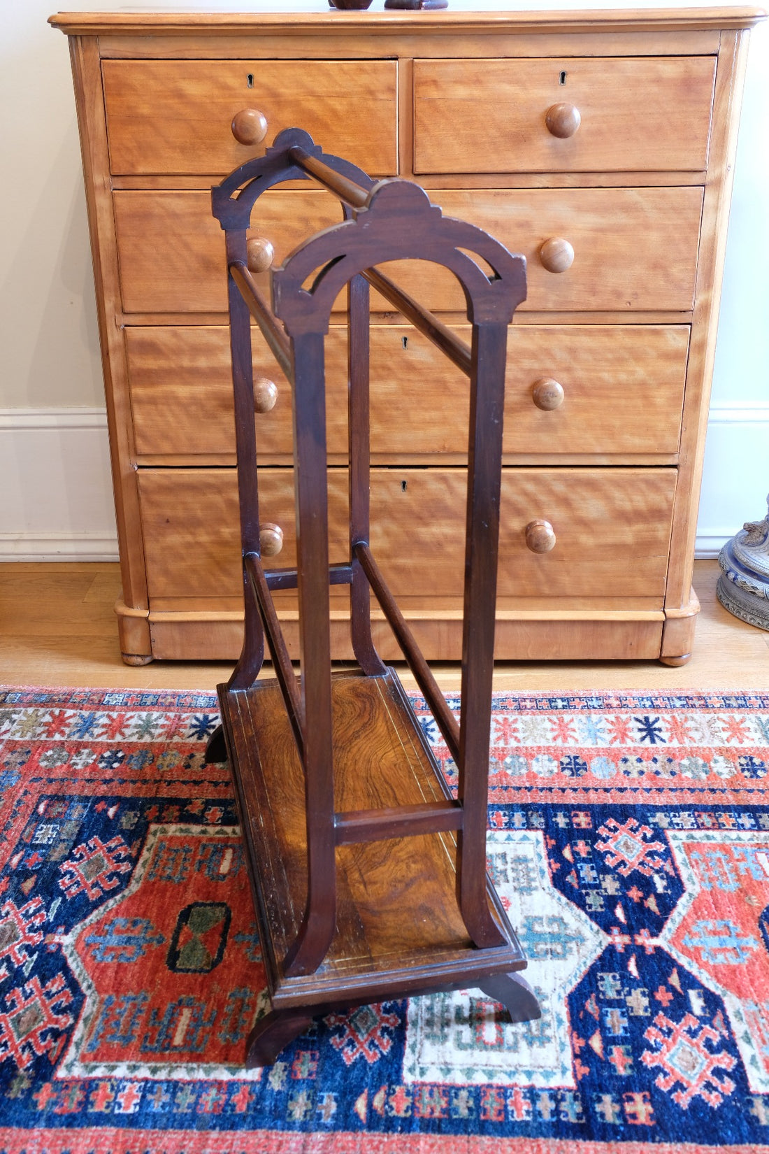 end view - rosewood inlay base on the Victorian Inlaid Rosewood Towel Rail Clothes Horse Antique Stand