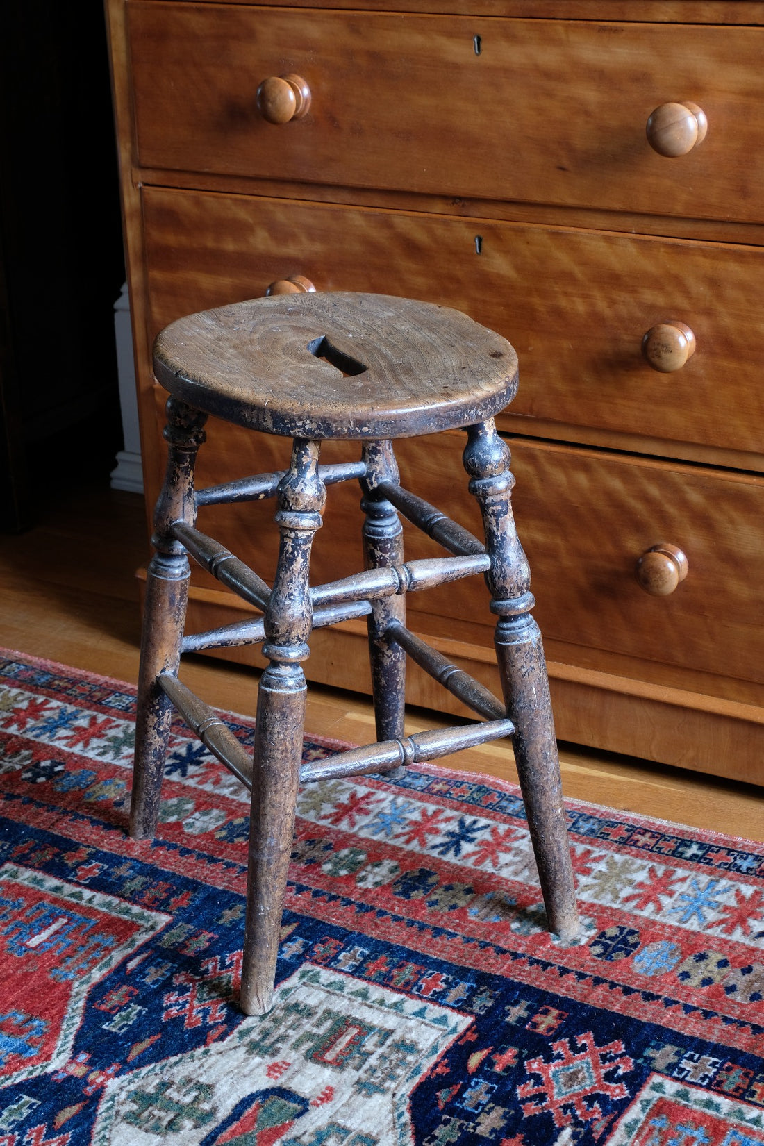 Antique Victorian Elm Stool With Oval Top And Turned Legs Circa 1860