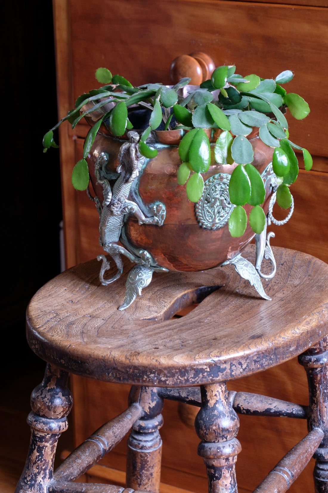 Antique Victorian Elm Stool With Oval Top And Turned Legs Circa 1860