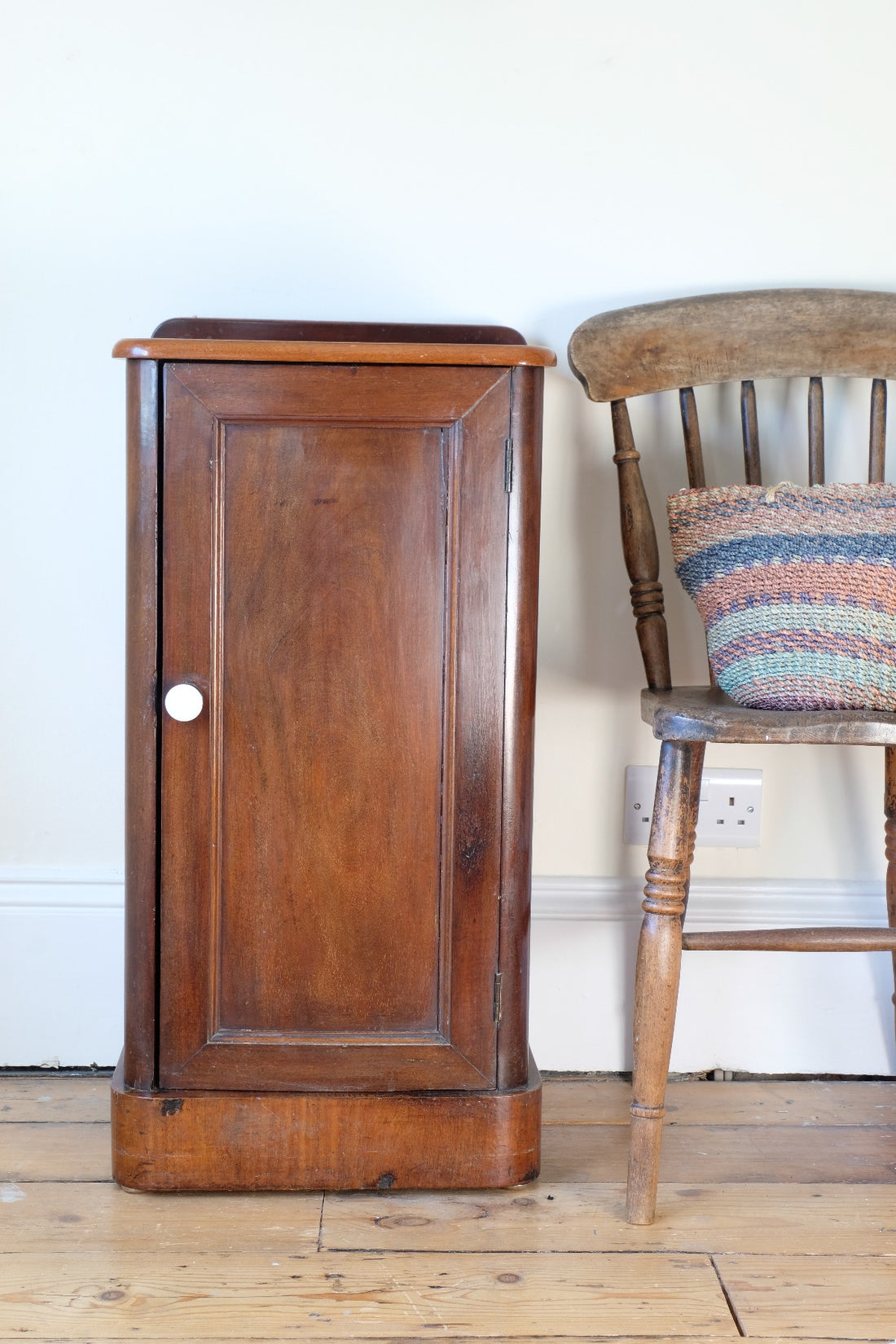 front view - 19th Century Mahogany Bedside Cupboard with Single Door & Curved Corners