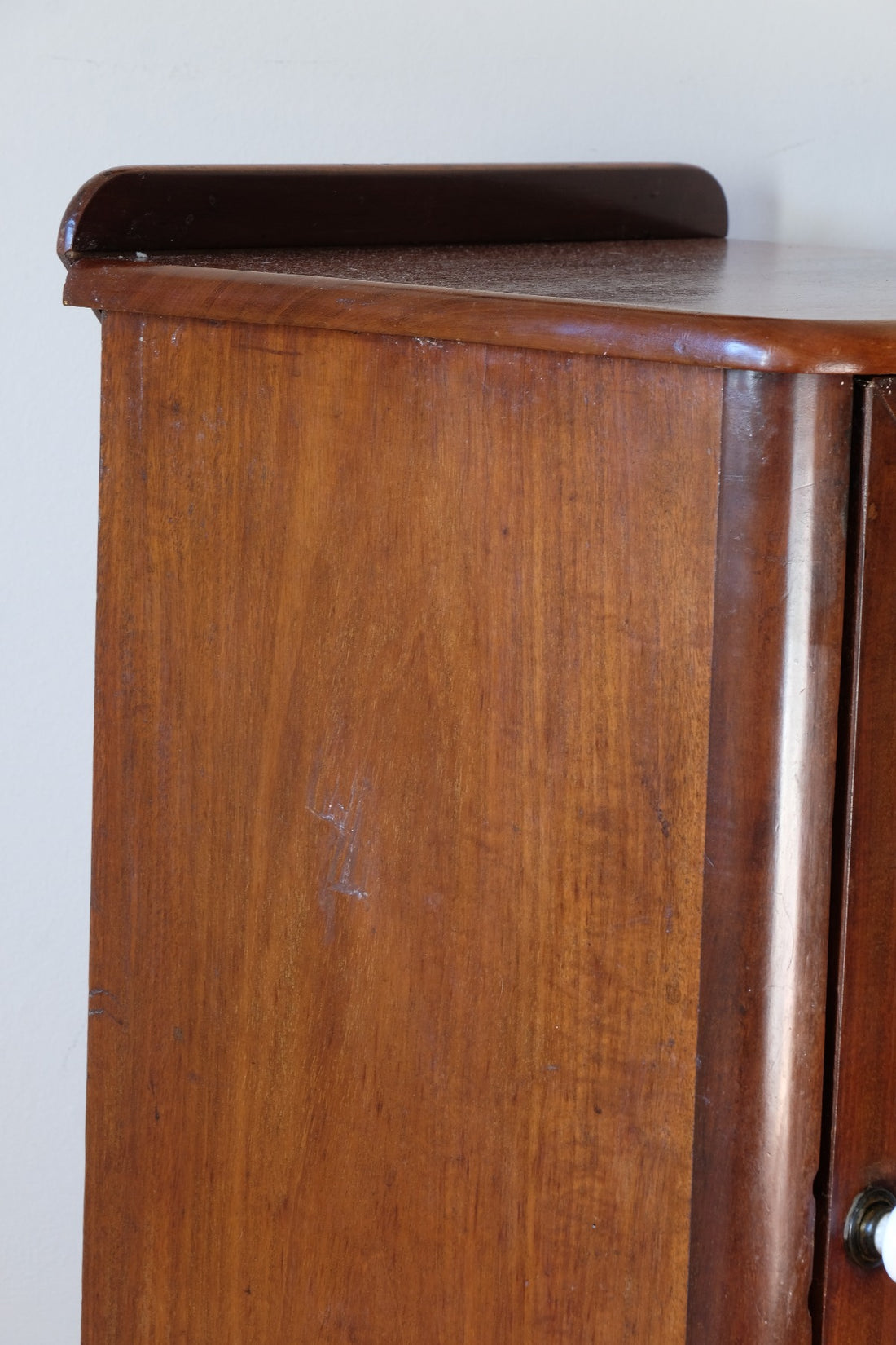 Worktop profile - 19th Century Mahogany Bedside night stand Cupboard with Single Door & Curved Corners
