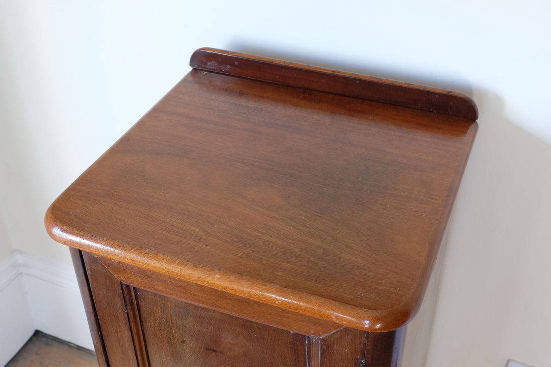 Top and upstand - 19th Century Mahogany Bedside night stand Cupboard with Single Door & Curved Corners
