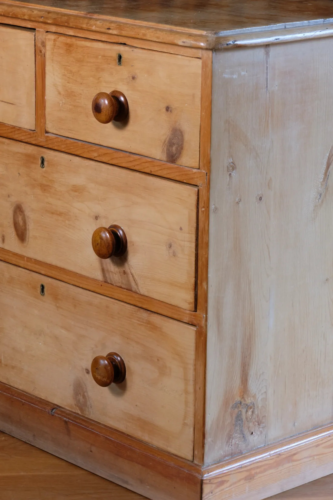 close pp of view on a Victorian Pine Chest of Drawers – Two Small Over Two Deep