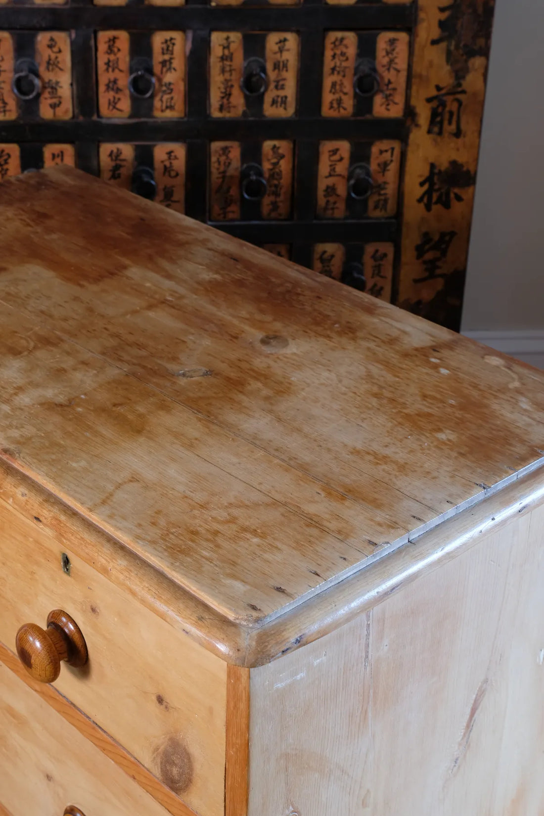 Patina top view on a Victorian Pine Chest of Drawers – Two Small Over Two Deep