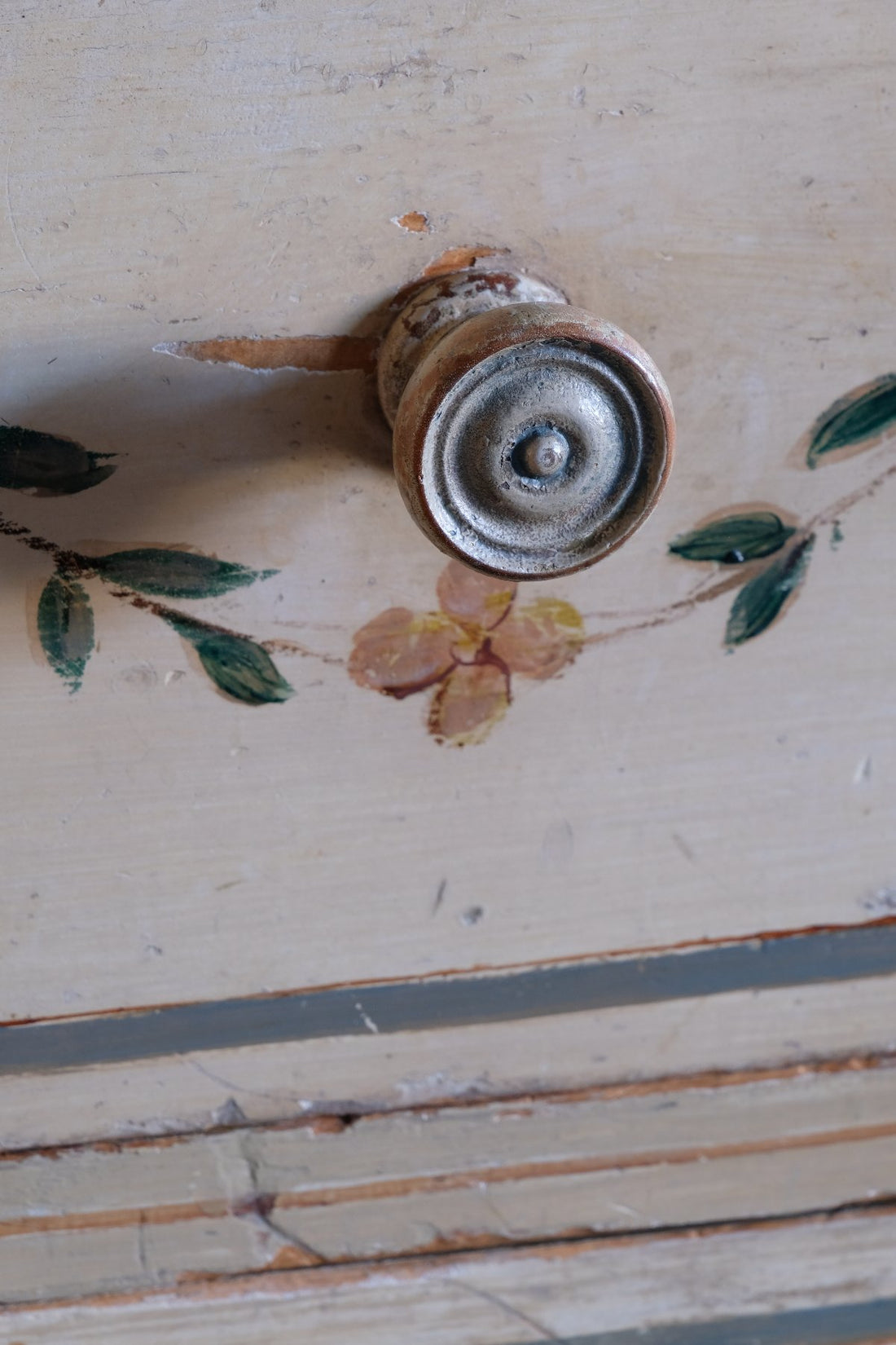 Close up of the painted drawer knob - Antique French Painted Commode with Central Deep Drawer, Circa 1800
