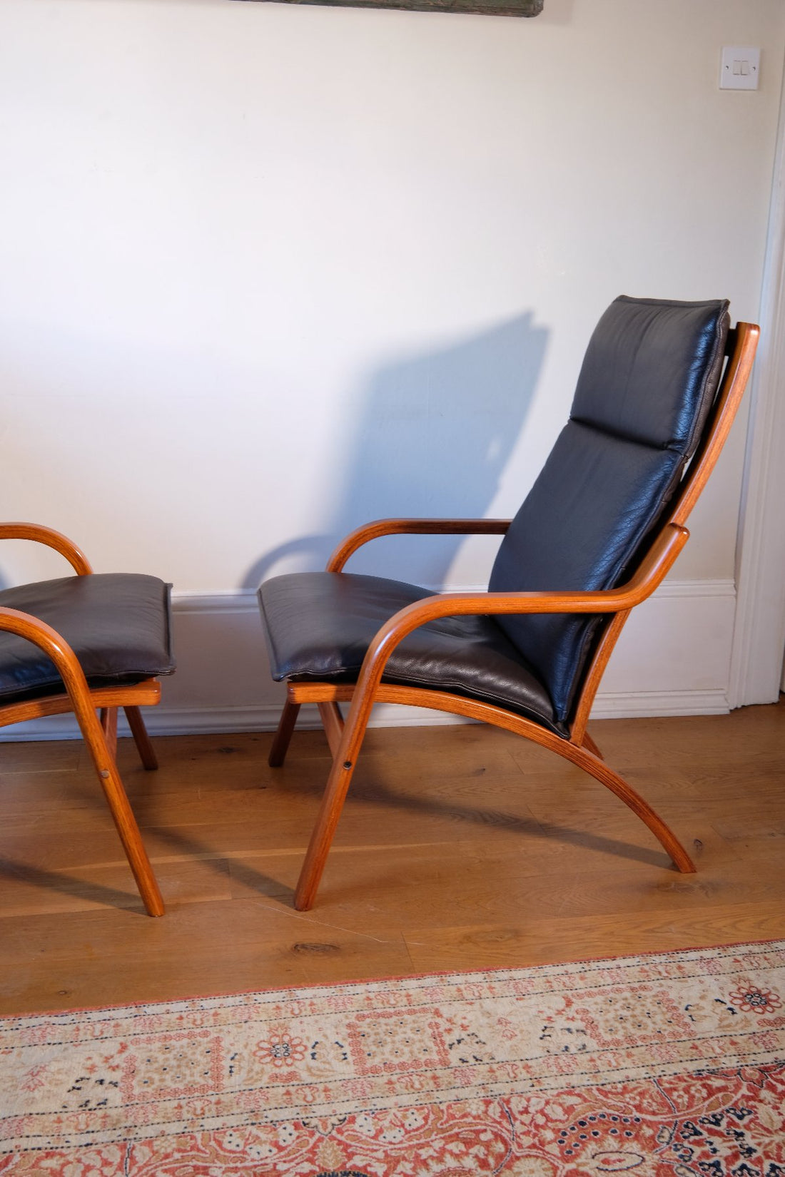 Pair of 1970s Danish Stouby bentwood leather lounge chairs with sculptural oak frame