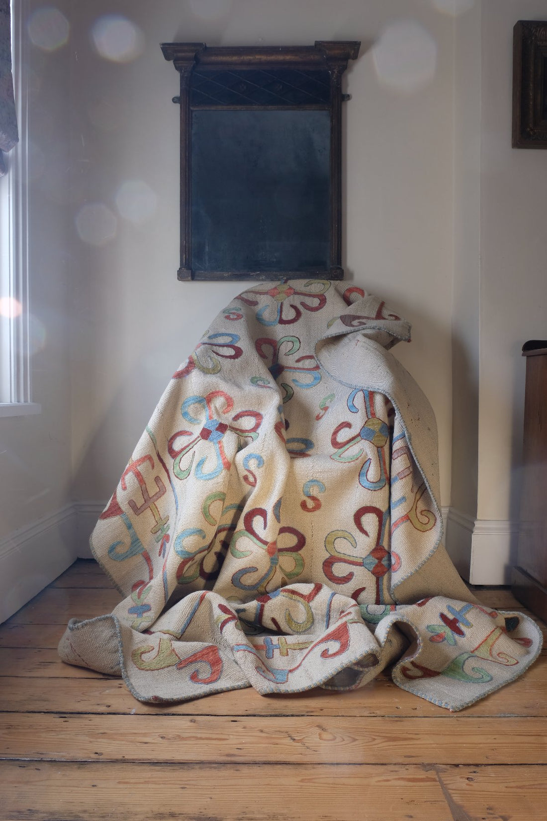 Vintage Uzbek Suzani kilim rug with embroidered floral medallions and vine scroll border, 173 x 230cm