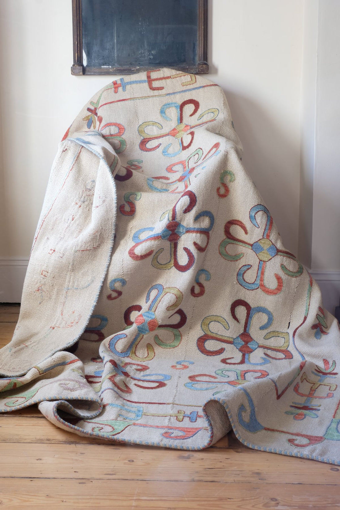 Vintage Uzbek Suzani kilim rug with embroidered floral medallions and vine scroll border, 173 x 230cm