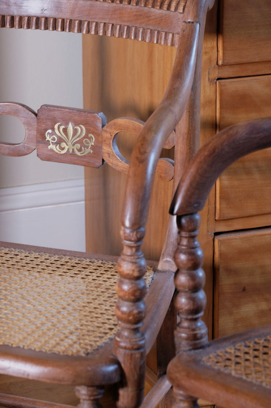Close p of brass inlay on the Pair of Regency mahogany armchairs with brass inlay and cane seats, circa 1810