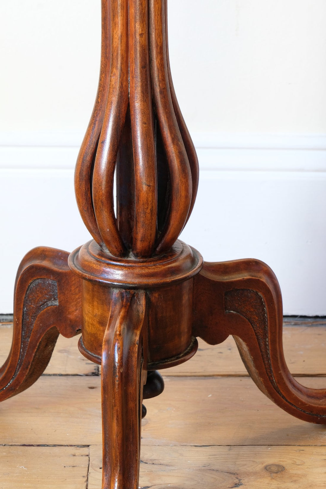 Tripod base os a Late Victorian mahogany oval tilt-top tripod table with open reed column detail