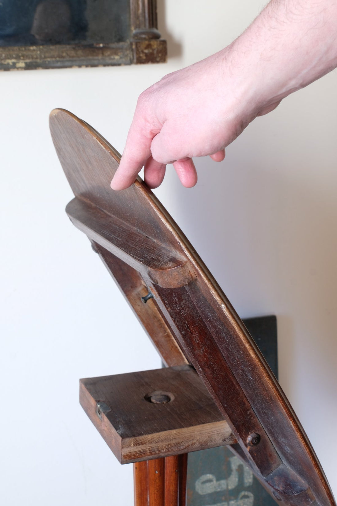Tilting mechanism of a Late Victorian mahogany oval tilt-top tripod table with open reed column detail