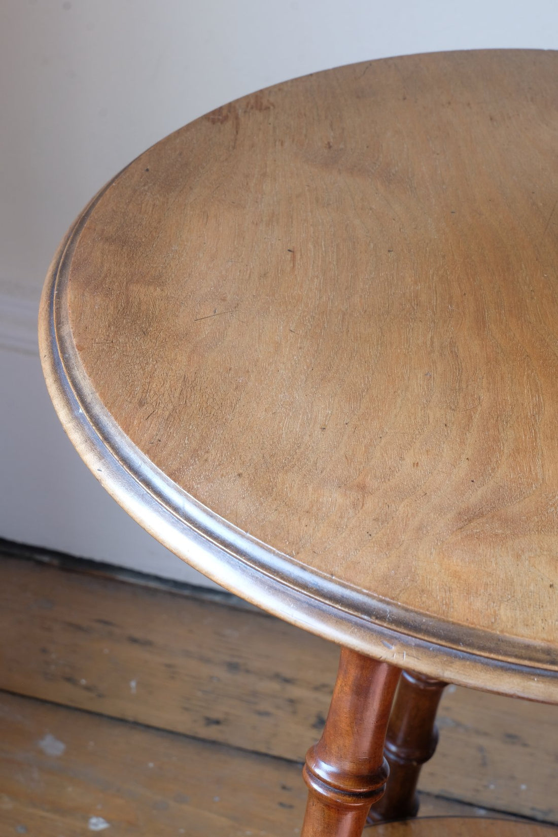 Edge profile moulding of the Victorian mahogany cricket table with faux bamboo legs and two-tone finish