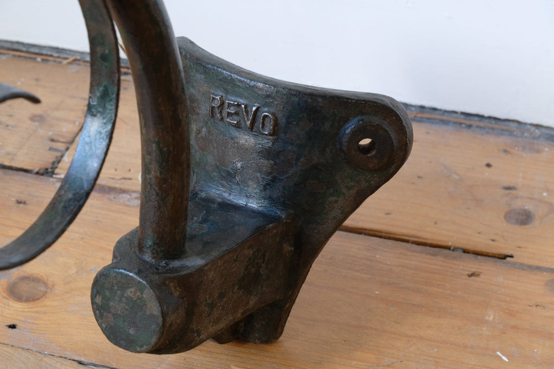 Cast Name Revo - 1930s Revo Tipton cast iron and copper swan neck street lamp