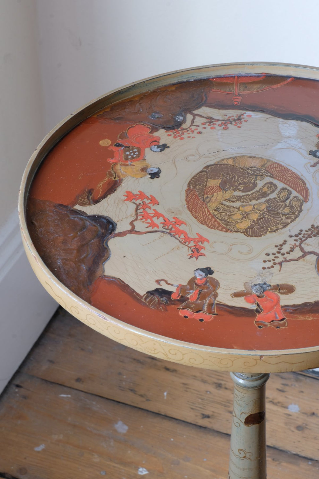 Table top - Pair of antique chinoiserie lacquered pedestal side tables with hand painted oriental scenes and gilt detailing
