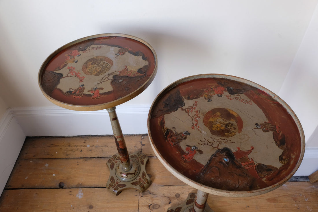 Cloe up of the table tops - Pair of antique chinoiserie lacquered pedestal side tables with hand painted oriental scenes and gilt detailing
