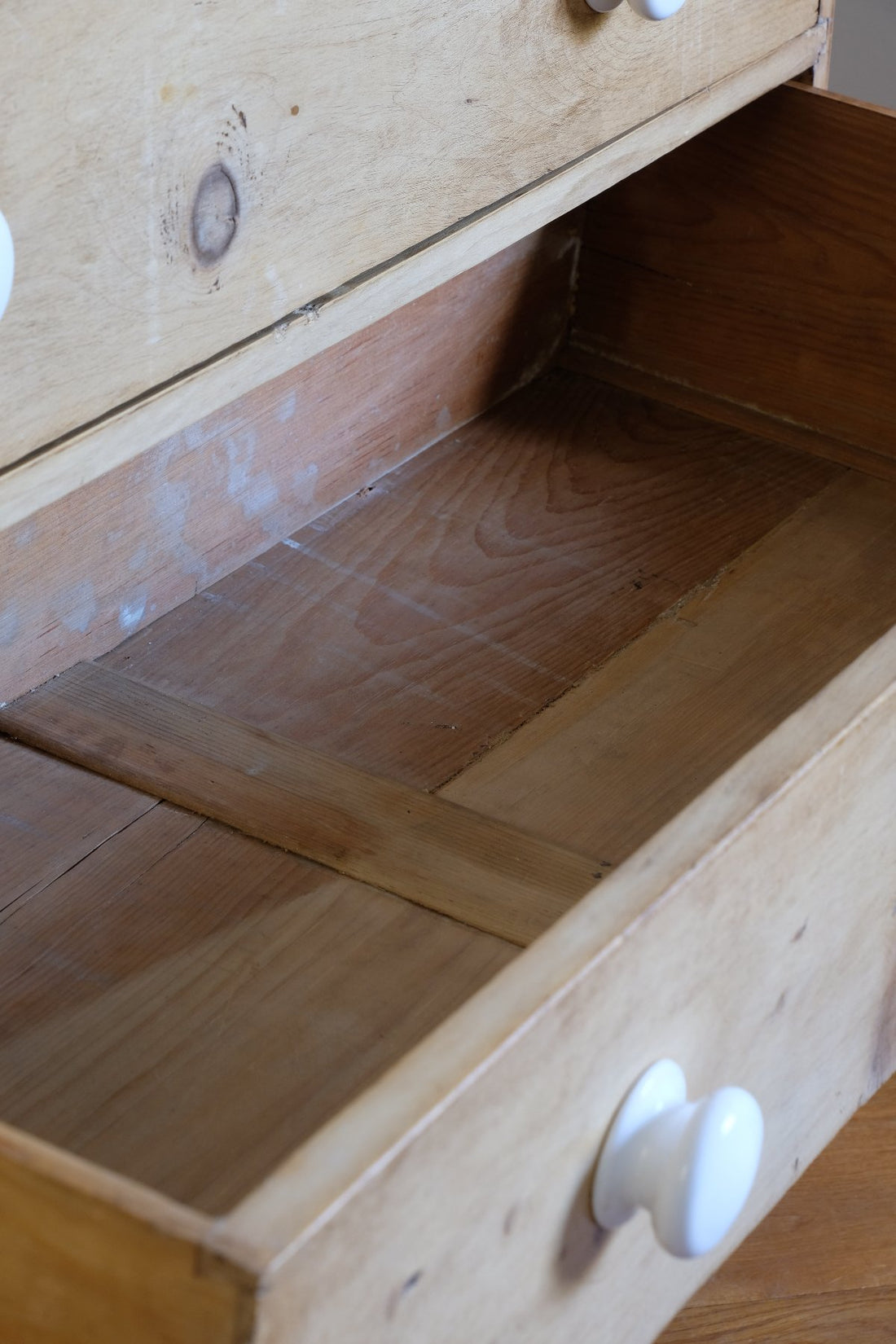 inside the drawer box with central supports - Antique pine chest of drawers late Victorian English country 2 over 3 rustic chest