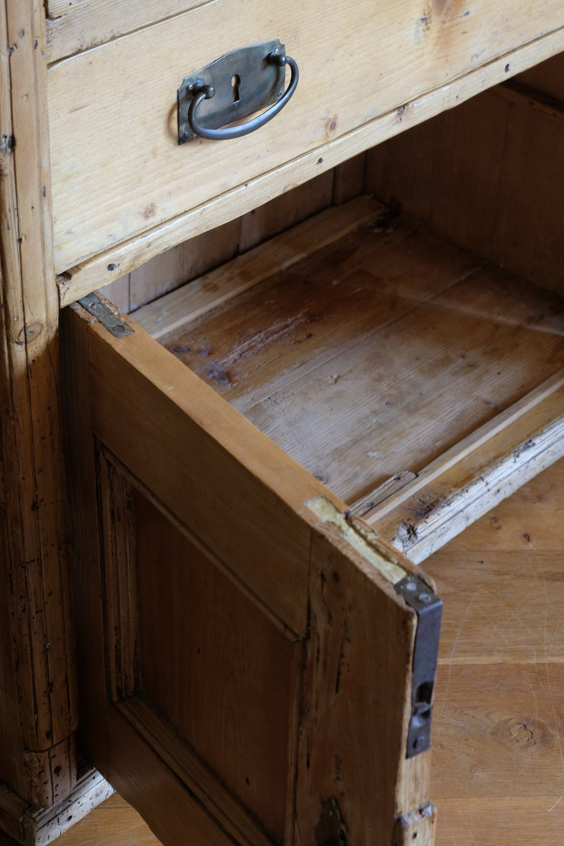 Internal pivot hinges - Victorian pine chest of drawers with cupboard base English antique