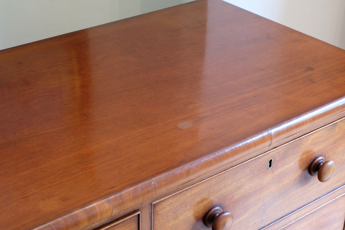 Close up of top - Victorian Mahogany Chest of Drawers – 2‑over‑3 Large Storage