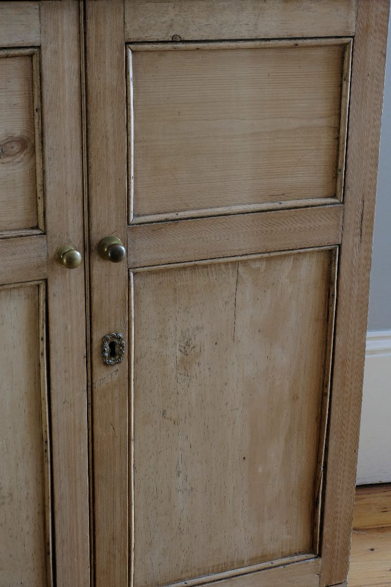 Early 19th Century English Pine Cupboard