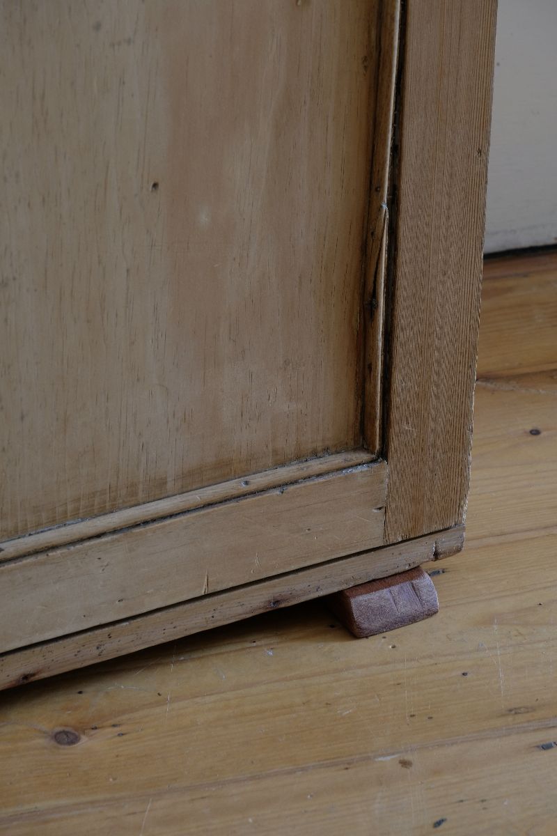 Early 19th Century English Pine Cupboard