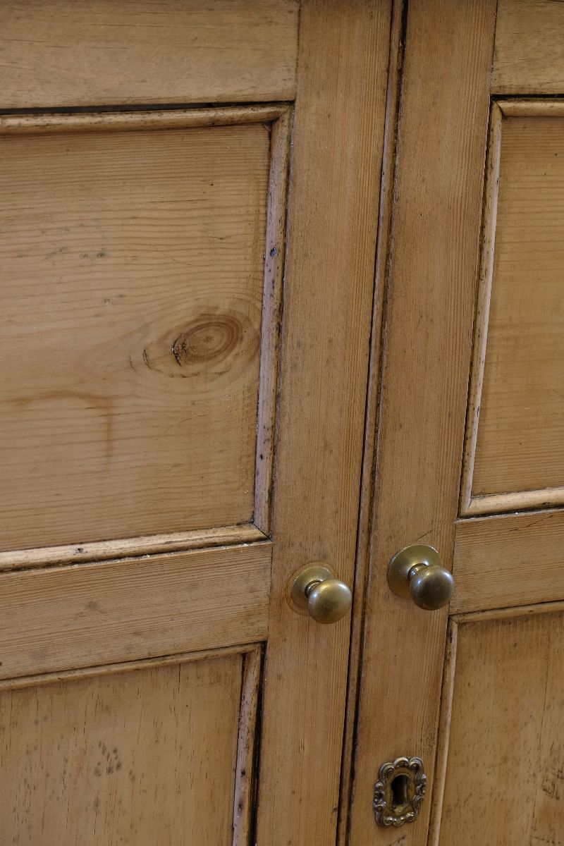 Early 19th Century English Pine Cupboard