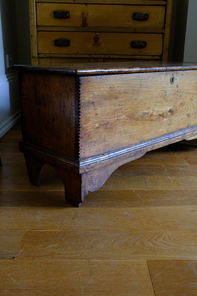 Early 19th Century English Elm Six Plank Coffer Chest With Internal Till