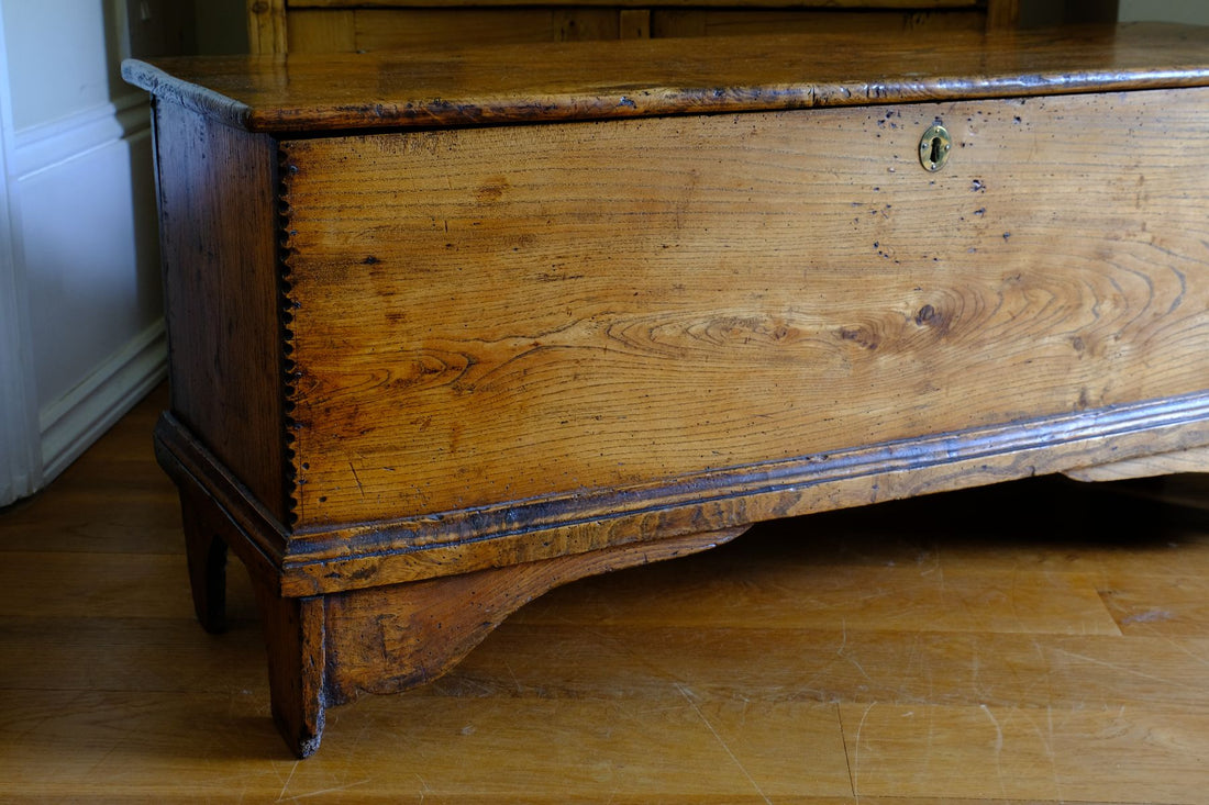 Early 19th Century English Elm Six Plank Coffer Chest With Internal Till