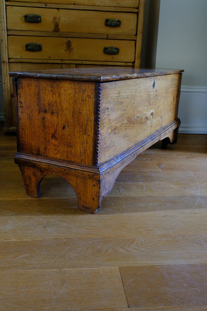 Early 19th Century English Elm Six Plank Coffer Chest With Internal Till