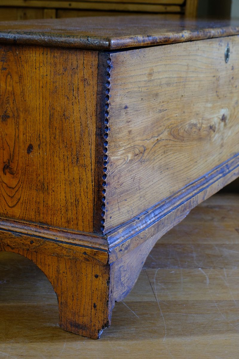 close up of the chip carved corner on an Early 19th Century English Elm Six Plank Coffer Chest With Internal Till