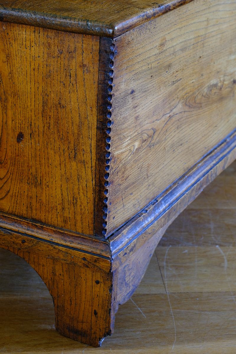 close up of the chip carved corner on an Early 19th Century English Elm Six Plank Coffer Chest With Internal Till