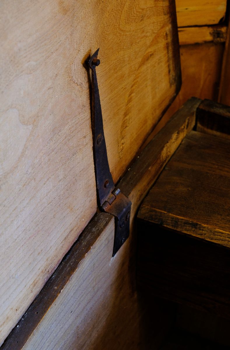 Early 19th Century English Elm Six Plank Coffer Chest With Internal Till