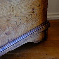 elm grain on an Early 19th Century English Elm Six Plank Coffer Chest With Internal Till
