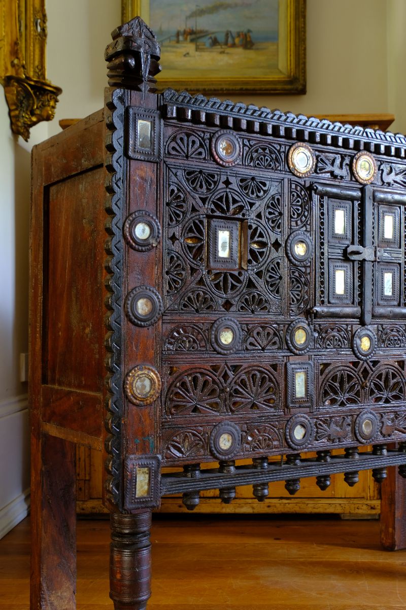 Close up on the relief and carved pierced fretwork decoration - Antique Kutch Damchiya dowry chest with mirror inlay and carved hardwood fretwork, Gujarat c.1900–1930
