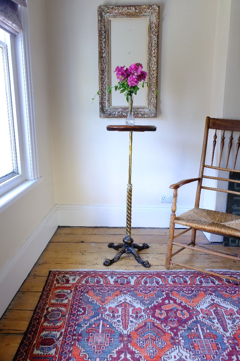 Almost fully extended - Antique Victorian brass telescopic wine table with mahogany top and lion’s paw feet