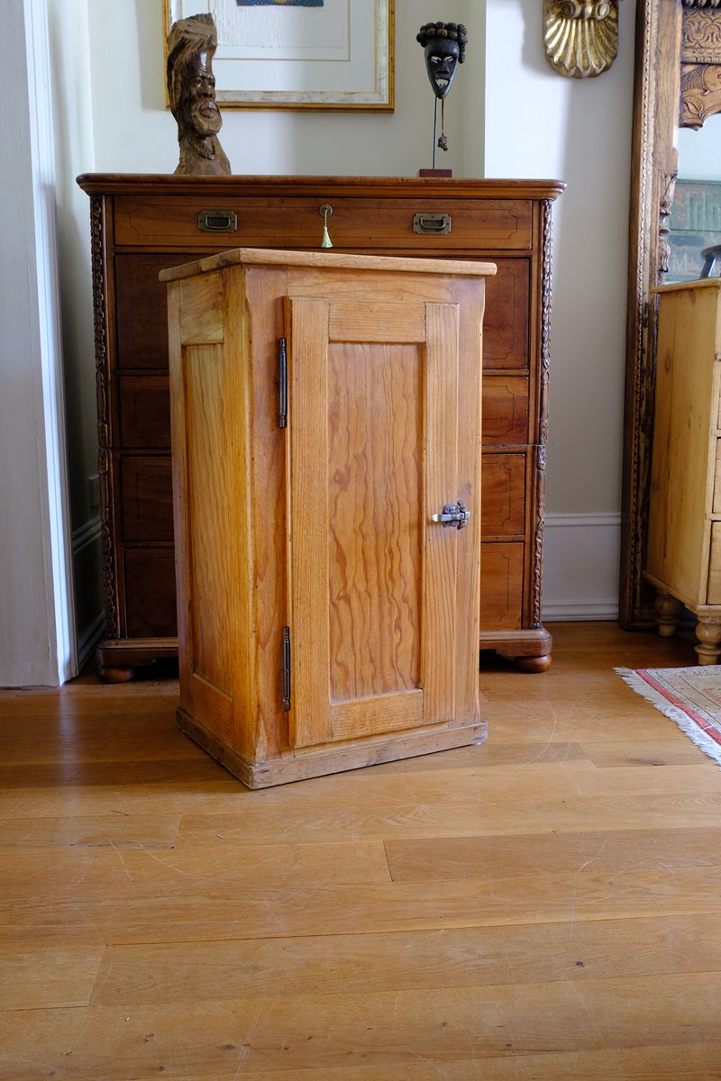 Early 20th Century Pitch Pine Single Door Larder Cupboard with Lift-Off Hinges and Original Sprung Latch
