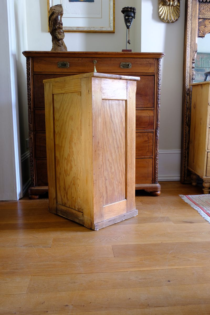 Early 20th Century Pitch Pine Single Door Larder Cupboard with Lift-Off Hinges and Original Sprung Latch