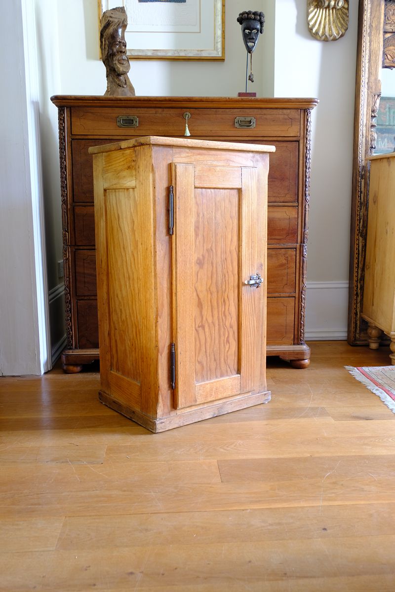 Early 20th Century Pitch Pine Single Door Larder Cupboard with Lift-Off Hinges and Original Sprung Latch