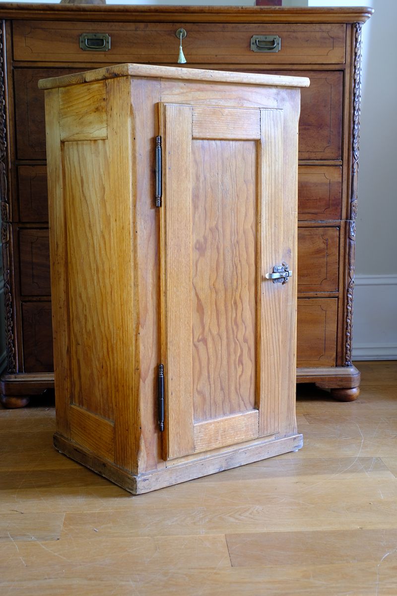 he projecting face frame, rebated lift-off door, unusual sprung refrigerator-style latch, stop chamfered corners and restrained moulded detailing combine to create a cupboard that rewards close inspection. These practical engineering details are rarely encountered together on an early 20th-century pitch pine larder cupboard and reflect a level of craftsmanship beyond ordinary utility furniture.
