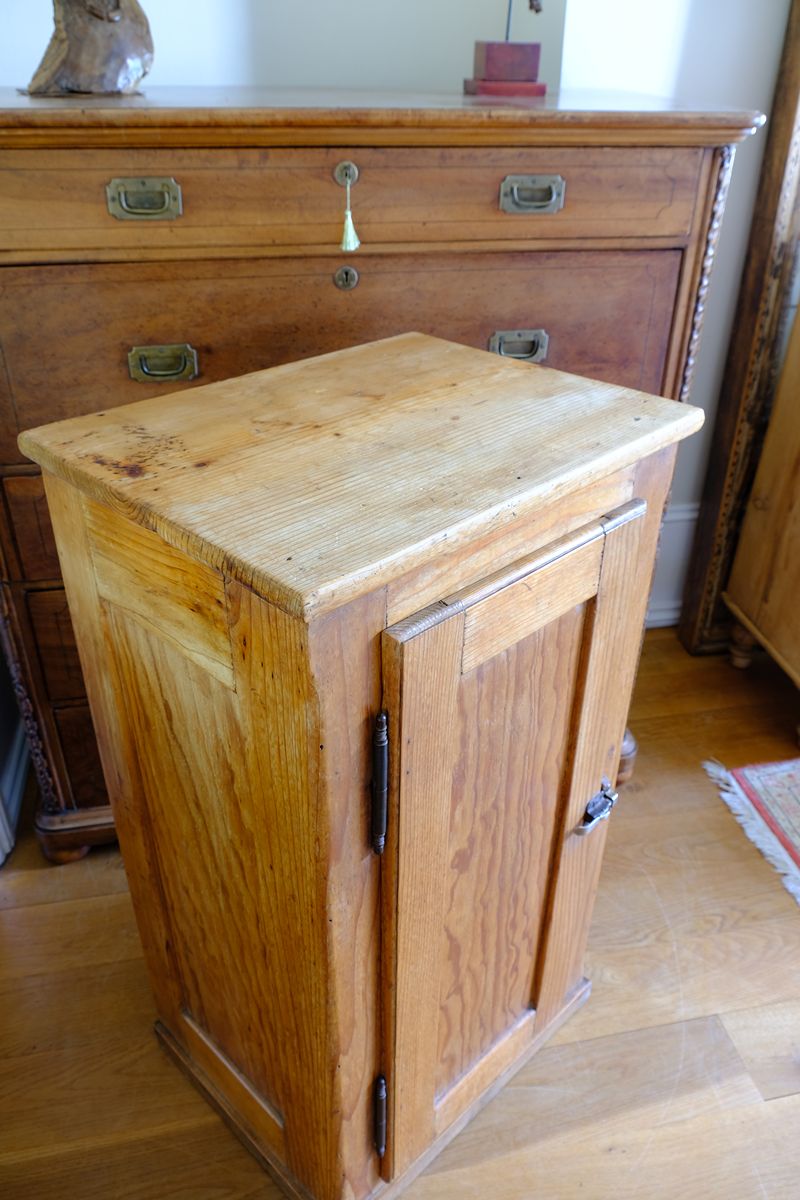 Early 20th Century Pitch Pine Single Door Larder Cupboard with Lift-Off Hinges and Original Sprung Latch