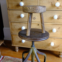 Early 20th Century Elm Milking Stool with Thick Weathered Seat and Original Patina