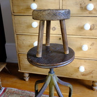 Early 20th Century Elm Milking Stool with Thick Weathered Seat and Original Patina