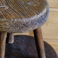 Early 20th Century Elm Milking Stool with Thick Weathered Seat and Original Patina