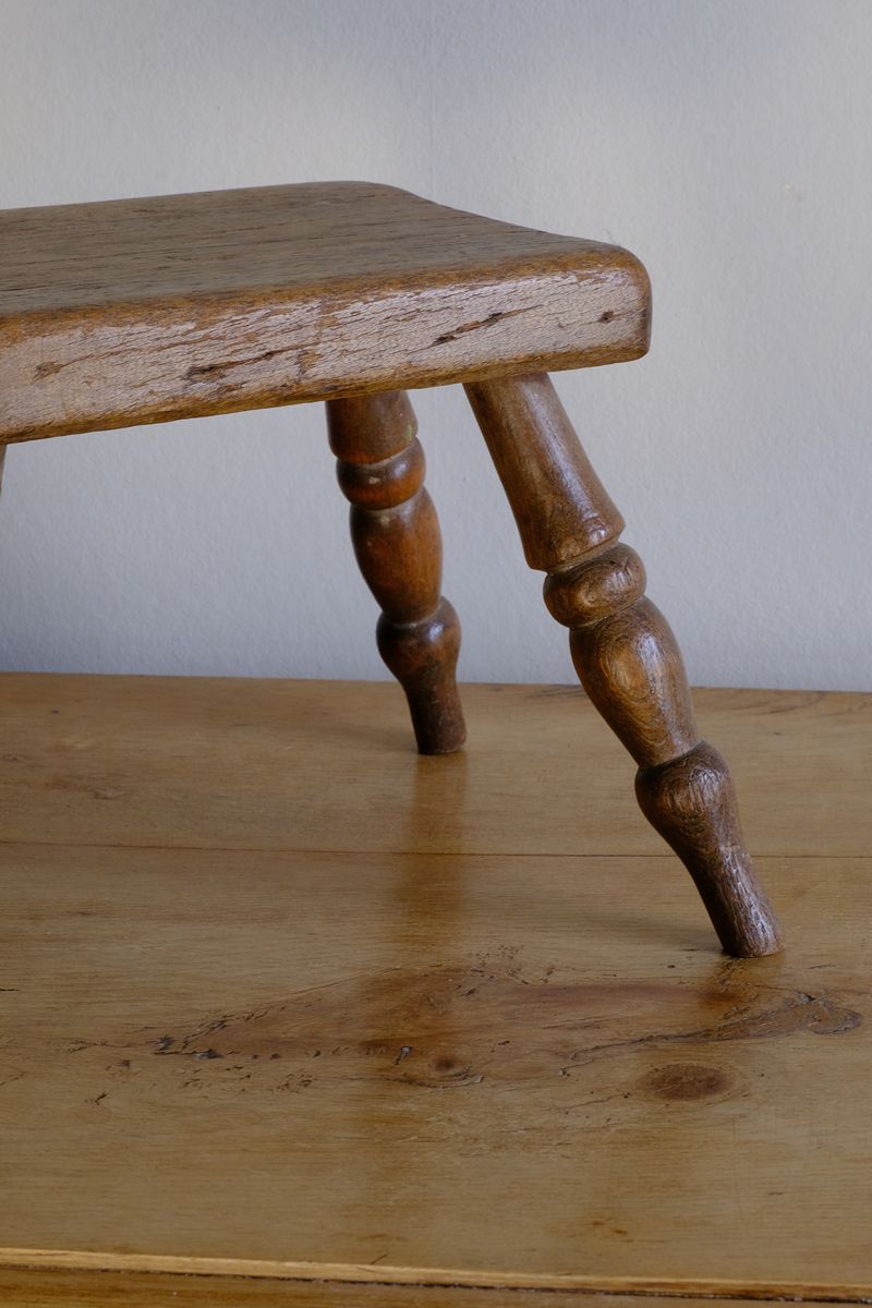 Early 20th Century Oak & Beech Country Stool with Turned Legs showing solid oak seat and turned beech legs