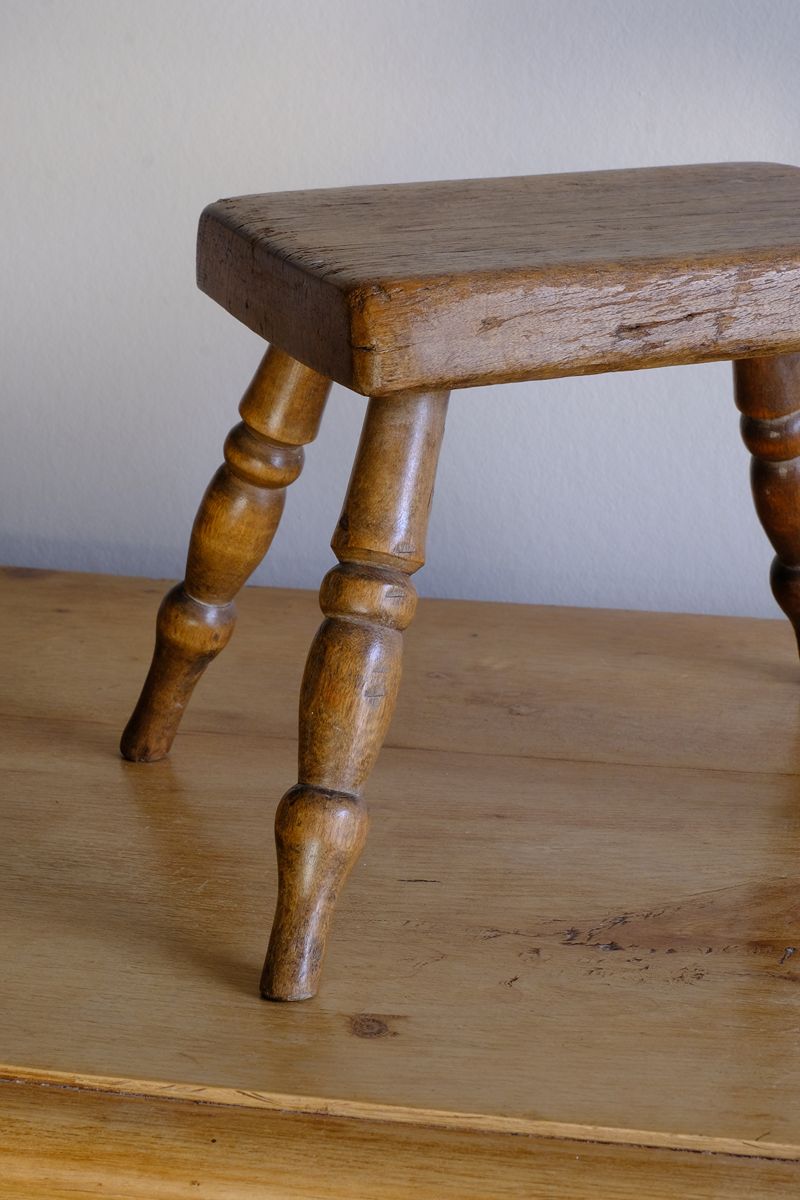 Early 20th Century Oak & Beech Country Stool with Turned Legs showing solid oak seat and turned beech legs