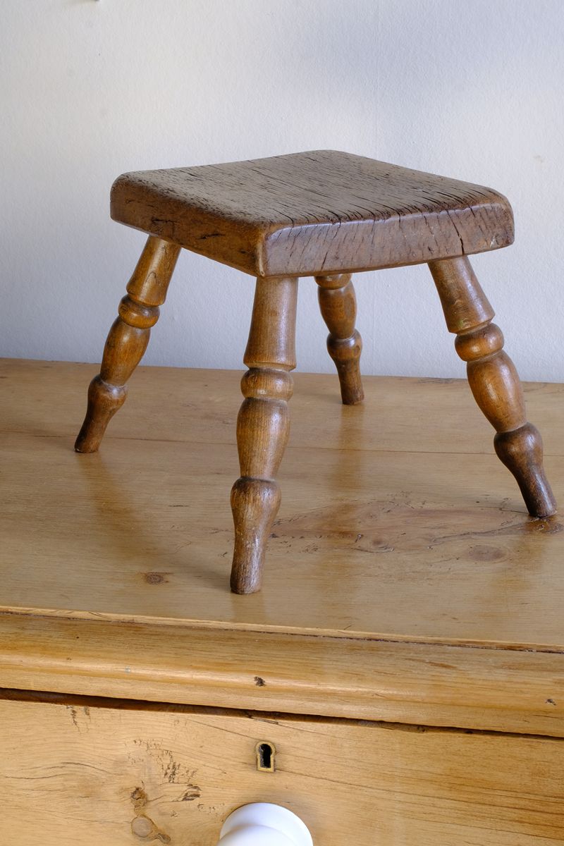 Early 20th Century Oak & Beech Country Stool with Turned Legs showing solid oak seat and turned beech legs