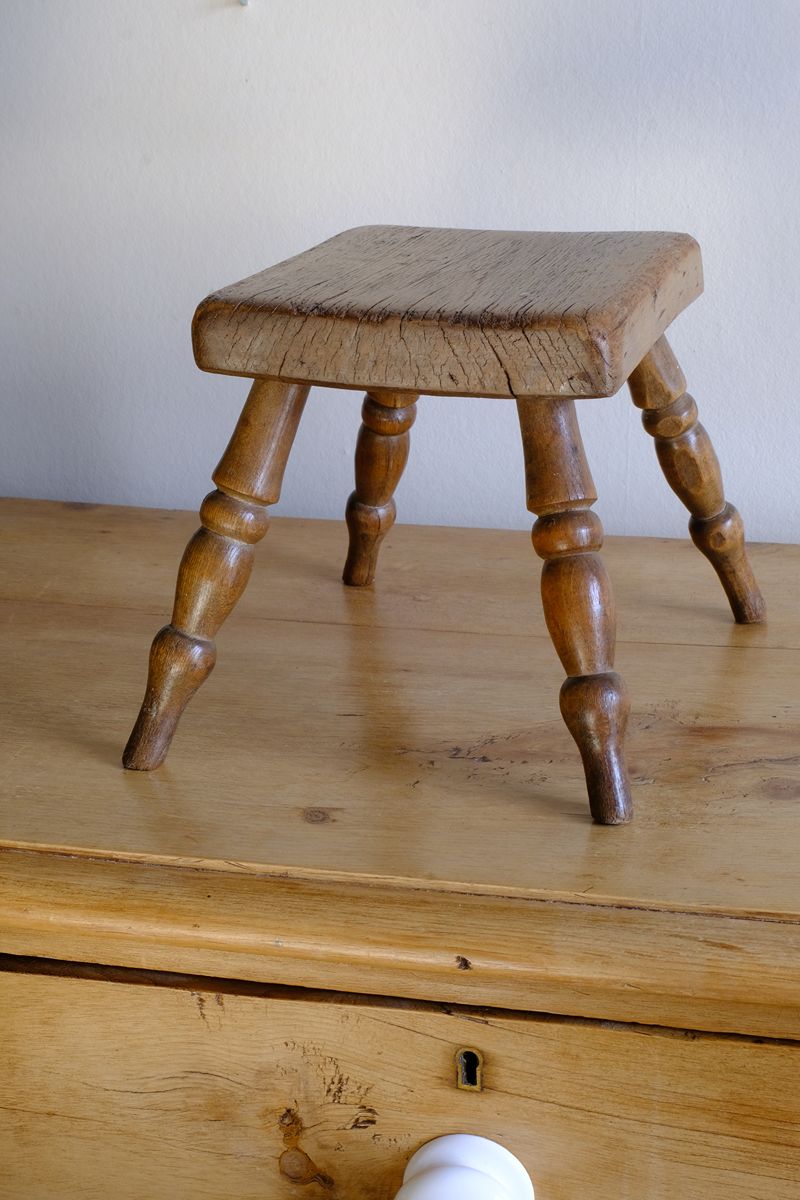 Early 20th Century Oak & Beech Country Stool with Turned Legs showing solid oak seat and turned beech legs
