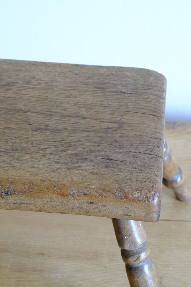 Early 20th Century Oak & Beech Country Stool with Turned Legs showing solid oak seat and turned beech legs