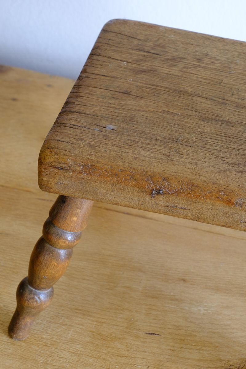 Early 20th Century Oak & Beech Country Stool with Turned Legs showing solid oak seat and turned beech legs