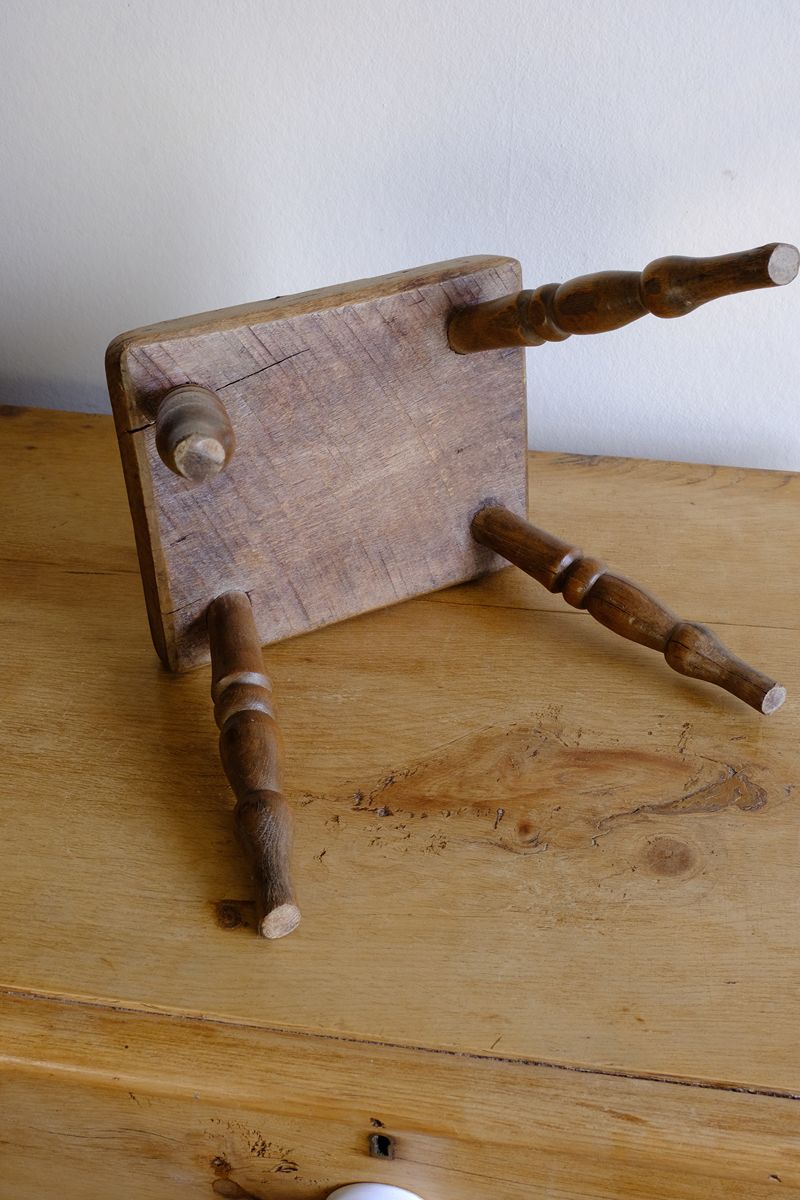 Early 20th Century Oak & Beech Country Stool with Turned Legs showing solid oak seat and turned beech legs